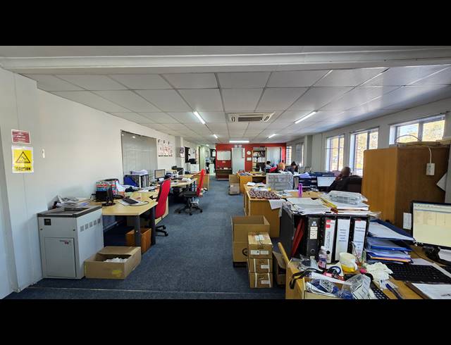 715M² WAREHOUSE TO LET IN SPARTAN